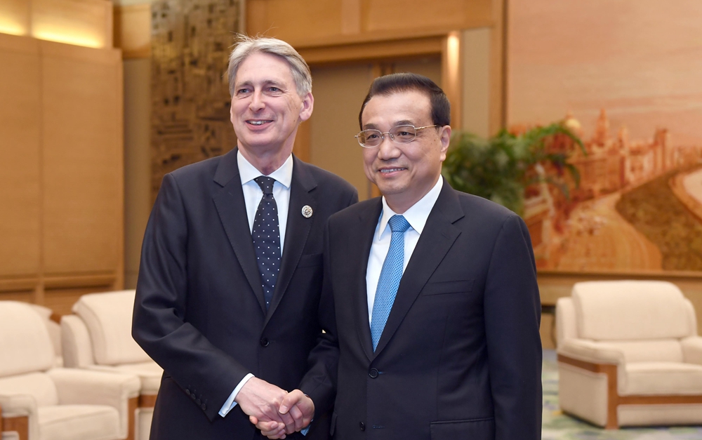 李克強(qiáng)會(huì)見英國首相特使、財(cái)政大臣哈蒙德