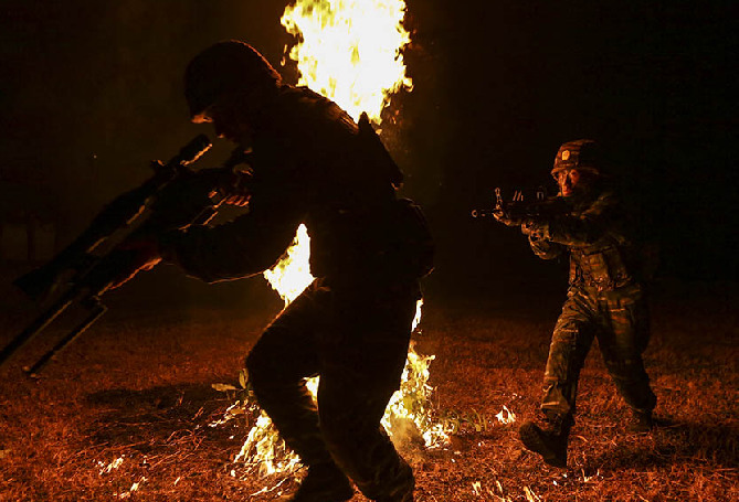 強(qiáng)軍DNA|福利貼，快來(lái)瞧狙擊手的瞄準(zhǔn)鏡里是啥樣