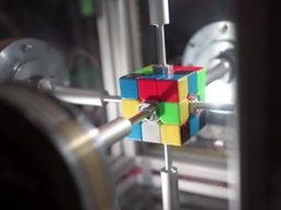 快！機(jī)器高手復(fù)原魔方 0.38秒破世界紀(jì)錄
