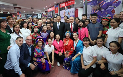 習(xí)近平和俄羅斯總統(tǒng)共同訪問&ldquo;海洋&rdquo;全俄兒童中心