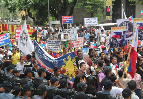 菲律賓&ldquo;全球反華游行&rdquo;雷聲大雨點(diǎn)小