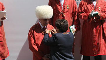 土庫曼斯坦總統(tǒng)獲&ldquo;人民養(yǎng)馬師&rdquo;稱號(hào) （高清組圖）